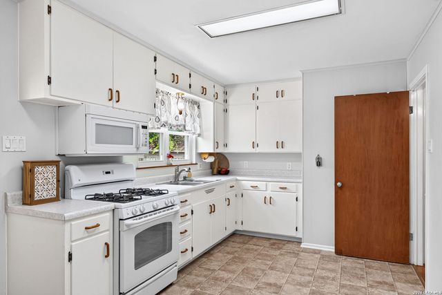 255 THOMPSON PL, San Antonio, TX 78225