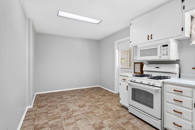 255 THOMPSON PL, San Antonio, TX 78225