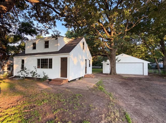 2084 Hillview Road, Mounds View, MN 55112