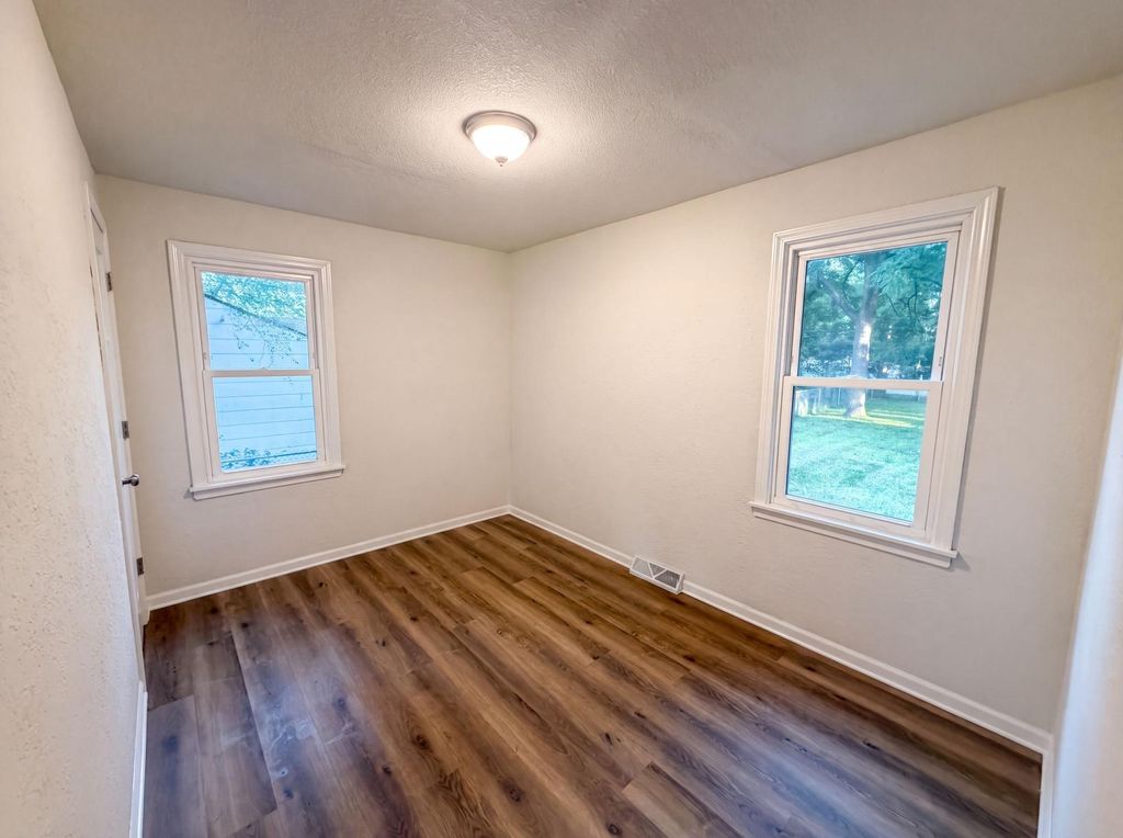 2084 Hillview Road, Mounds View, MN 55112 — photo 4