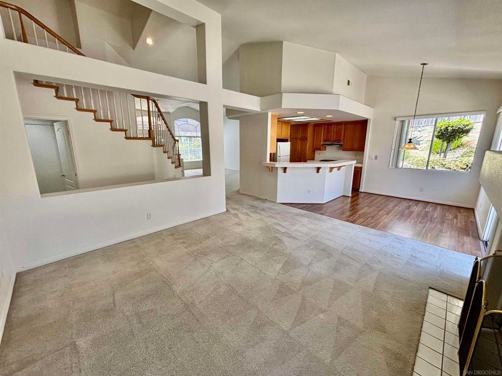 Image 10 of property listing at 653 Cantara Ln, Vista, CA 92081