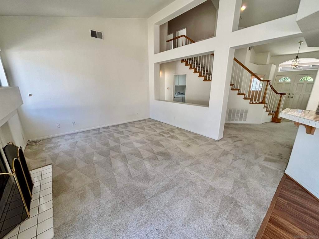 Image 11 of property listing at 653 Cantara Ln, Vista, CA 92081