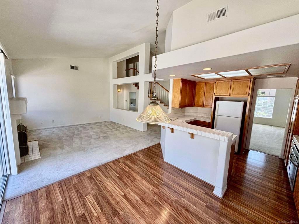 Image 12 of property listing at 653 Cantara Ln, Vista, CA 92081