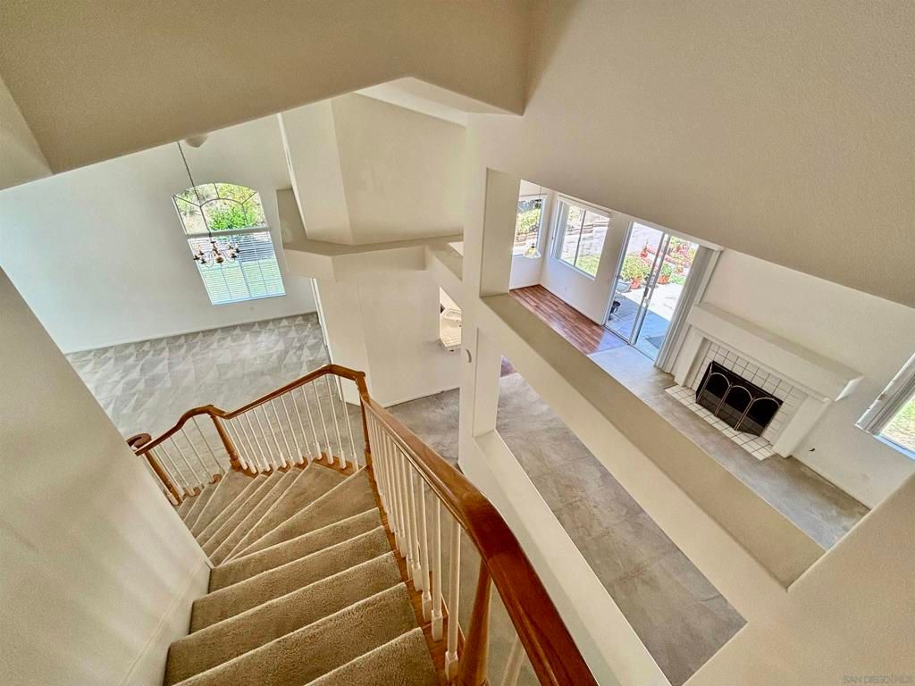 Image 22 of property listing at 653 Cantara Ln, Vista, CA 92081