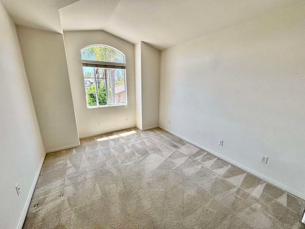 Image 24 of property listing at 653 Cantara Ln, Vista, CA 92081