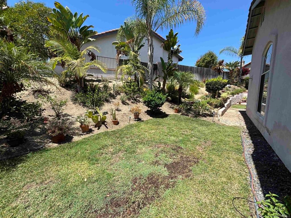 Image 30 of property listing at 653 Cantara Ln, Vista, CA 92081