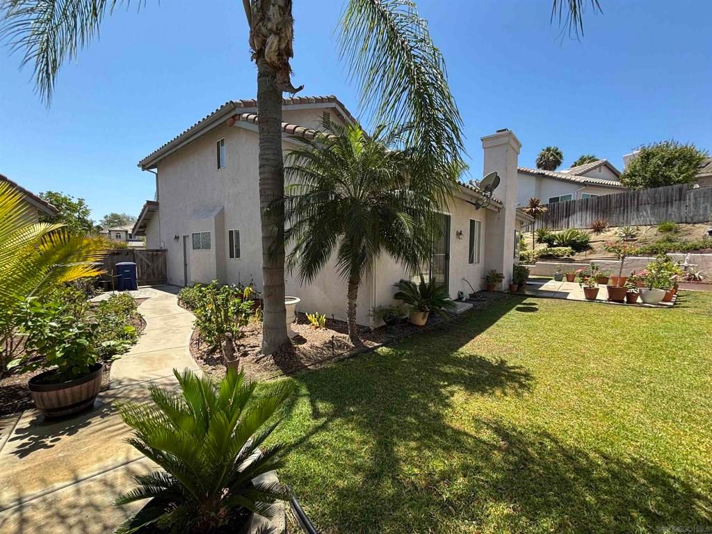 Image 35 of property listing at 653 Cantara Ln, Vista, CA 92081