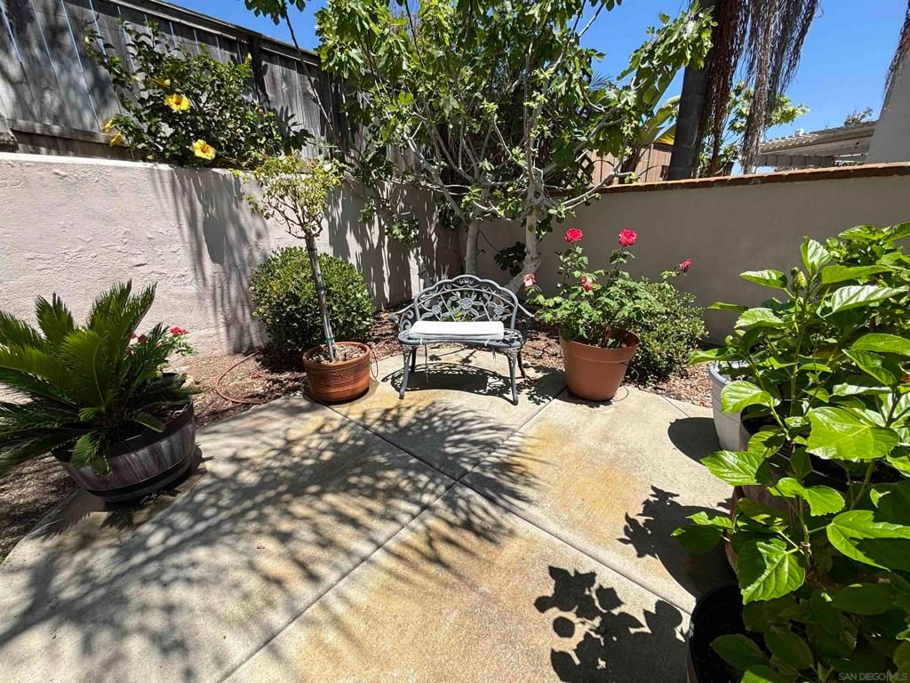 Image 36 of property listing at 653 Cantara Ln, Vista, CA 92081