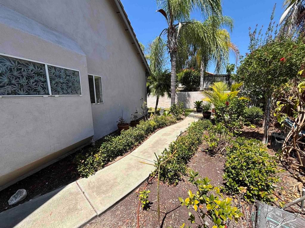 Image 38 of property listing at 653 Cantara Ln, Vista, CA 92081