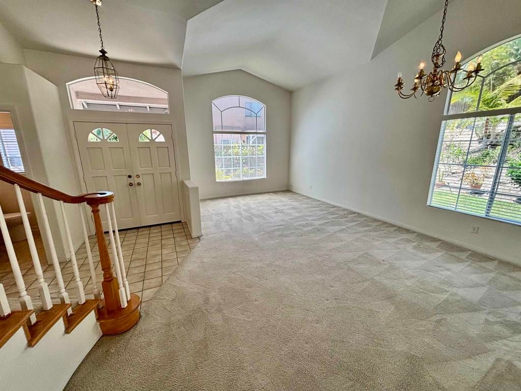 Image 6 of property listing at 653 Cantara Ln, Vista, CA 92081
