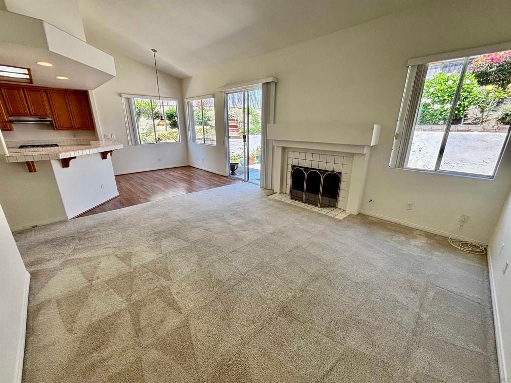 Image 9 of property listing at 653 Cantara Ln, Vista, CA 92081