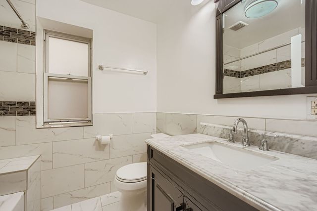 6327 N FRANCISCO Avenue 1, Chicago, IL 60659