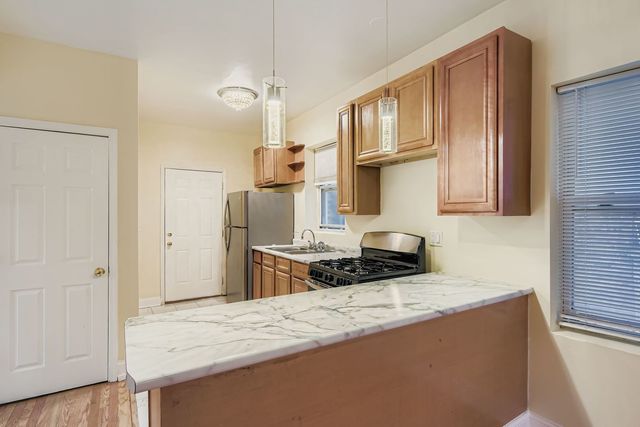 6327 N FRANCISCO Avenue 1, Chicago, IL 60659