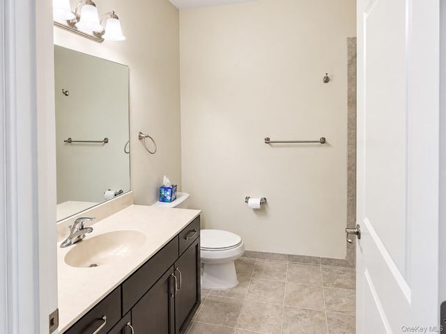 41 Greentree Court, Shirley, NY 11967