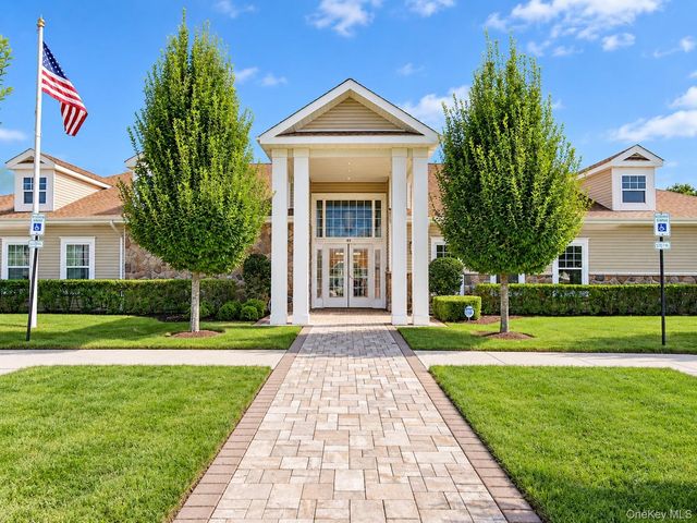 41 Greentree Court, Shirley, NY 11967