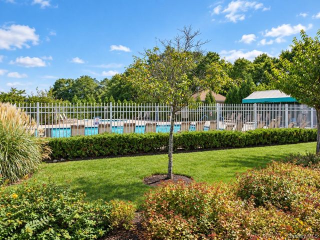 41 Greentree Court, Shirley, NY 11967
