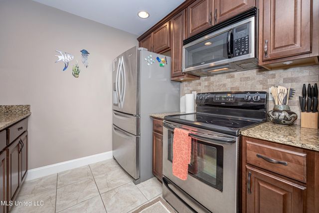 2421 Beachview Drive, F13, Ocean Springs, MS 39564