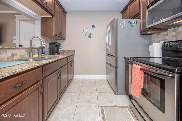 2421 Beachview Drive, F13, Ocean Springs, MS 39564