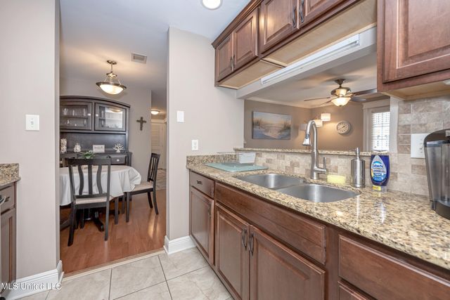 2421 Beachview Drive, F13, Ocean Springs, MS 39564