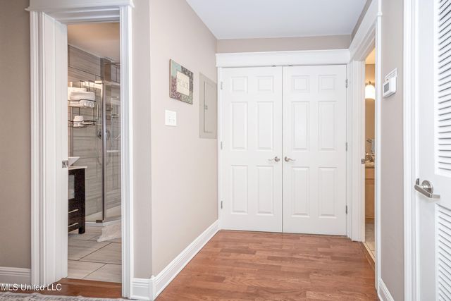 2421 Beachview Drive, F13, Ocean Springs, MS 39564