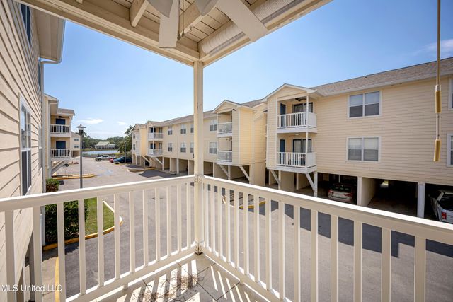 2421 Beachview Drive, F13, Ocean Springs, MS 39564