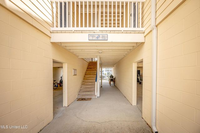 2421 Beachview Drive, F13, Ocean Springs, MS 39564
