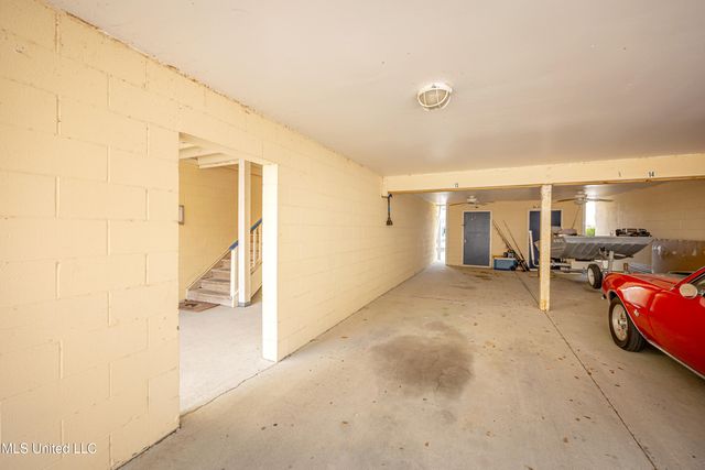 2421 Beachview Drive, F13, Ocean Springs, MS 39564
