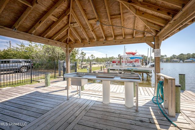 2421 Beachview Drive, F13, Ocean Springs, MS 39564