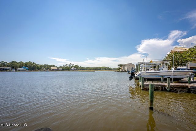 2421 Beachview Drive, F13, Ocean Springs, MS 39564