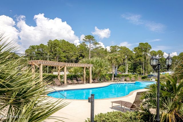 2421 Beachview Drive, F13, Ocean Springs, MS 39564