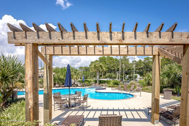 2421 Beachview Drive, F13, Ocean Springs, MS 39564