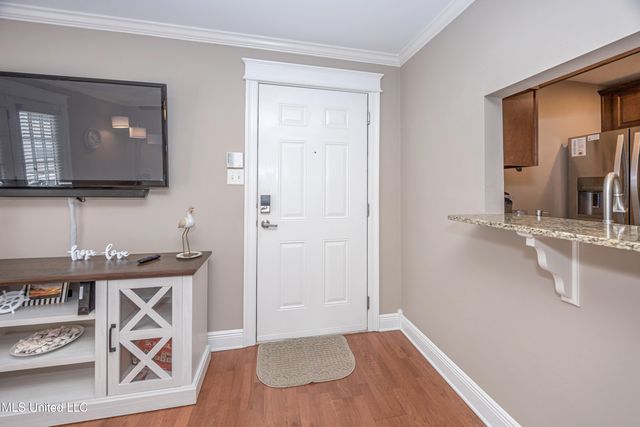 2421 Beachview Drive, F13, Ocean Springs, MS 39564