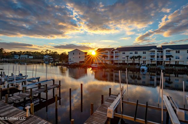2421 Beachview Drive, F13, Ocean Springs, MS 39564