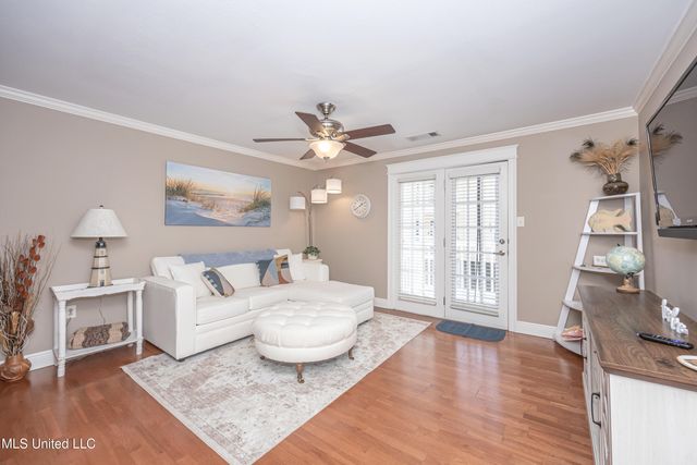 2421 Beachview Drive, F13, Ocean Springs, MS 39564