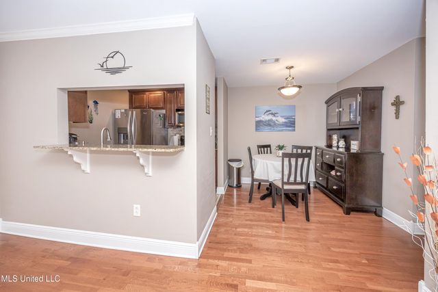 2421 Beachview Drive, F13, Ocean Springs, MS 39564