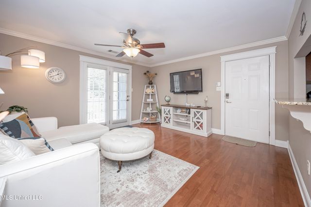 2421 Beachview Drive, F13, Ocean Springs, MS 39564