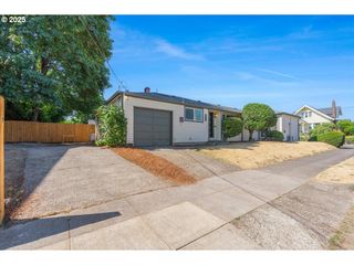 2212 Ne SUMNER St, Portland, OR 97211