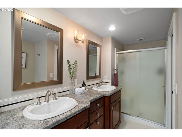 425 WELEBER St, Oregon City, OR 97045