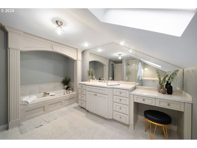 425 WELEBER St, Oregon City, OR 97045