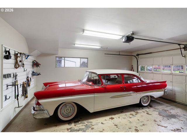 425 WELEBER St, Oregon City, OR 97045