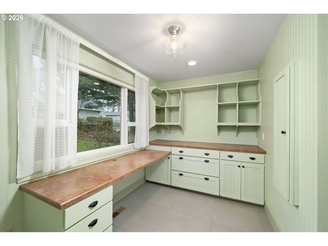 425 WELEBER St, Oregon City, OR 97045