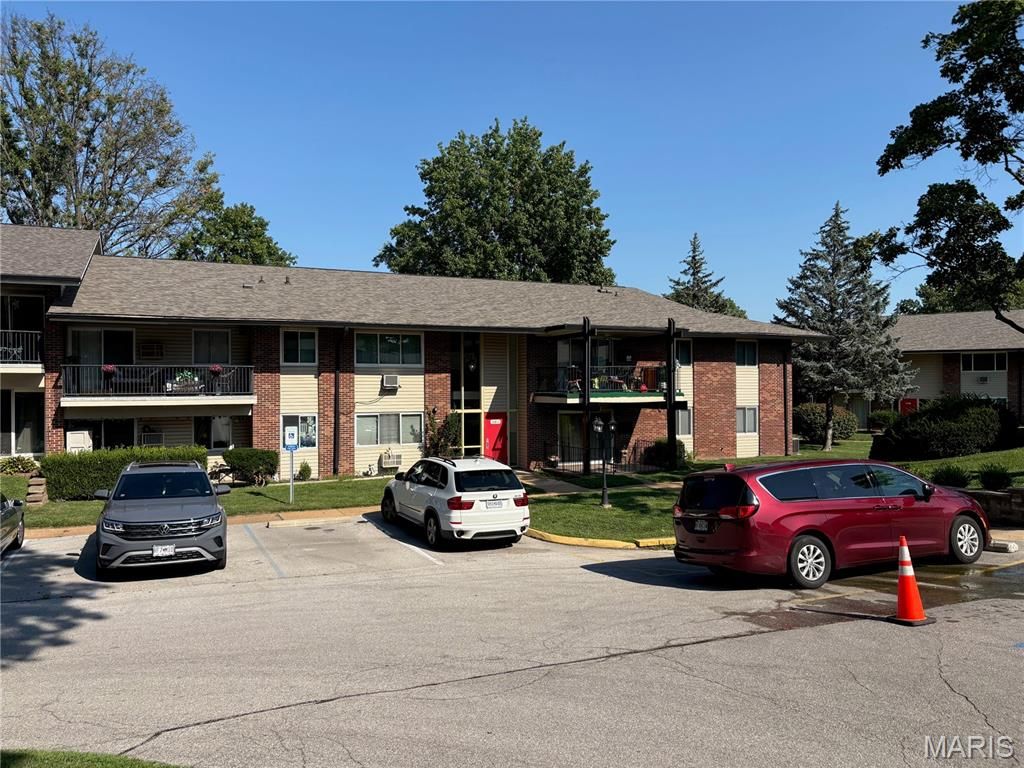 10011 Echoridge Lane G, Mehlville, MO 63125