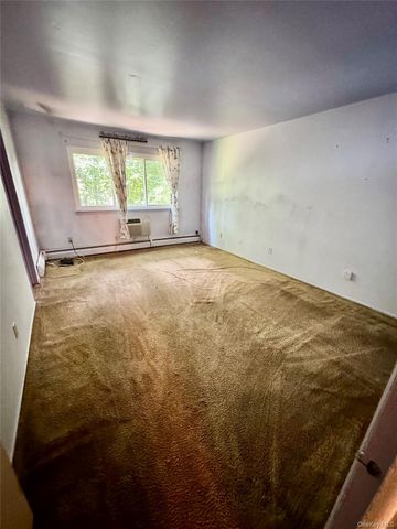 60 Coachlight Square 60, Montrose, NY 10548