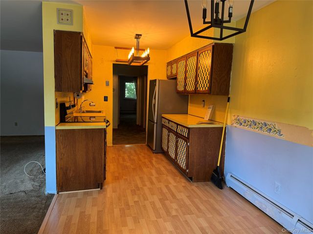 60 Coachlight Square 60, Montrose, NY 10548