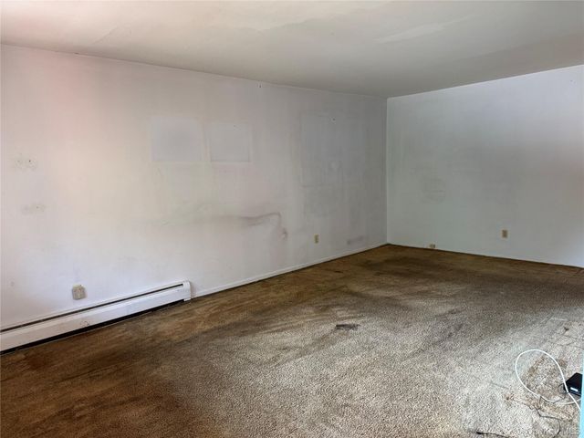 60 Coachlight Square 60, Montrose, NY 10548