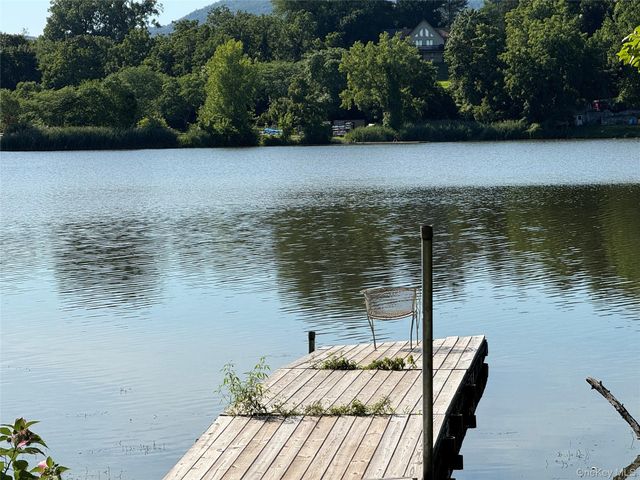 60 Coachlight Square 60, Montrose, NY 10548