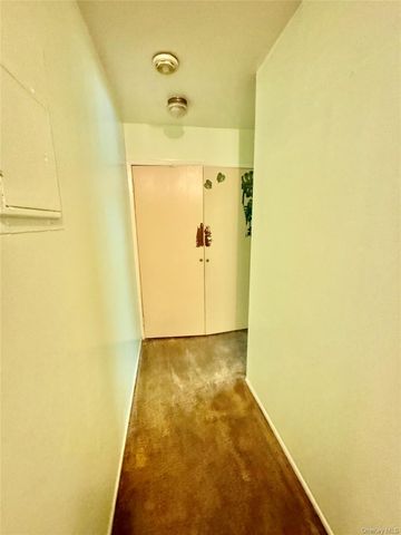 60 Coachlight Square 60, Montrose, NY 10548
