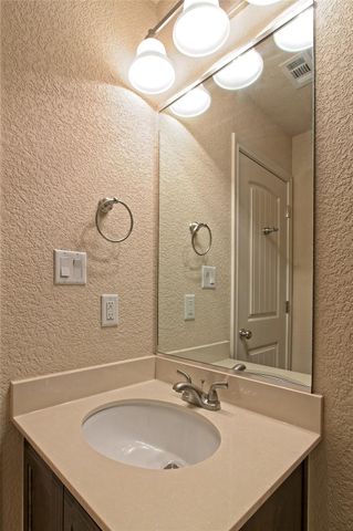 713 Hedgewood DR, Georgetown, TX 78628