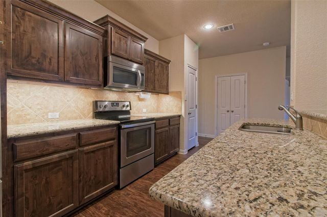 713 Hedgewood DR, Georgetown, TX 78628