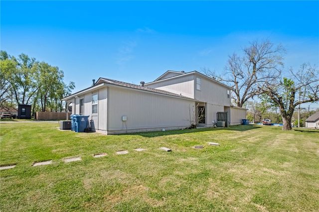 106 NW Park Street, Bentonville, AR 72712
